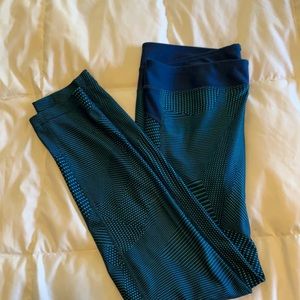 UA Heat Gear compression leggings
